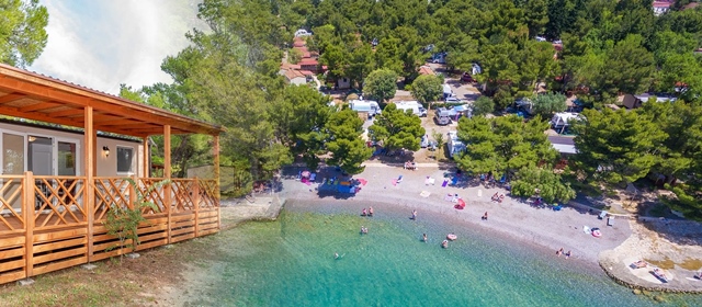 [PRAZNIK RADA] Camping Paklenica: Prvo kupanje i odmor za cijelu obitelj! Uživajte uz 2 ili 3 noćenja za 4 odrasle osobe i 2 djece u modernim mobilnim kućicama - idealan proljetni reset!