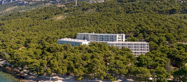 BRELA: Obiteljski HIT u Bluesun hotelu Marina 4* uz POLUPANSION! 2 ili 3 noćenja za 2 ODRASLIH i do 3 djece. Proljetni odmor ili POČETAK LJETA uz samo more - osigurajte termin na najljepšoj plaži!