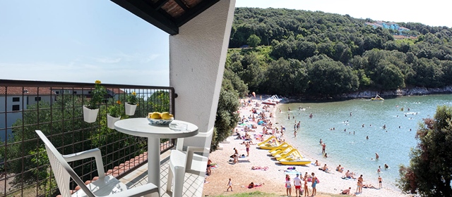 [FIRST MINUTE - SRPANJ] Špica LJETNE sezone u mirnoj Dugoj Uvali: 8 dana i 7 noćenja u APARTMANIMA UNIJE za 4 ili 5 osoba po SUPER CIJENAMA za savršeno obiteljsko ljetovanje!